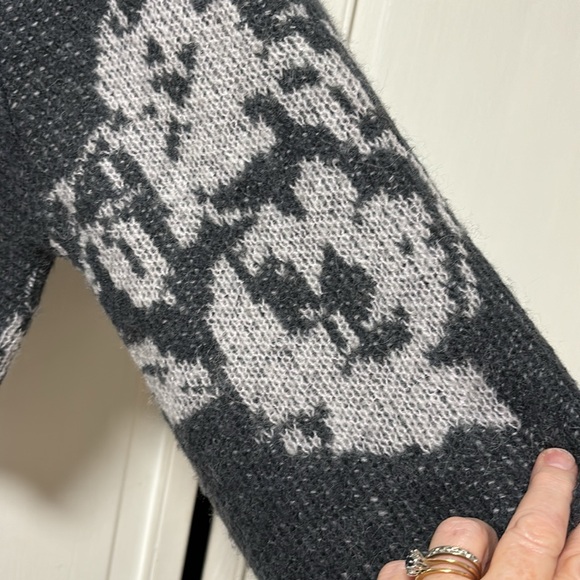 Free People crop sweater NWOT, size XS but oversized. Dark and light gray. - Picture 7 of 7